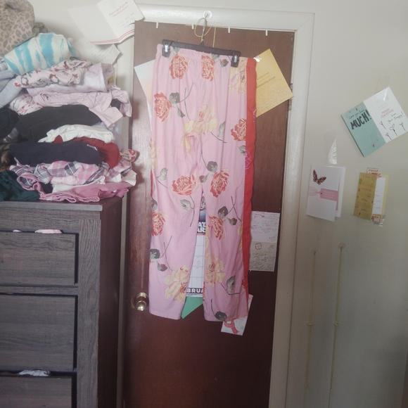 VICTORIA SECRET Sateen Silky Floral Pajama Pants - Medium - Picture 6 of 9